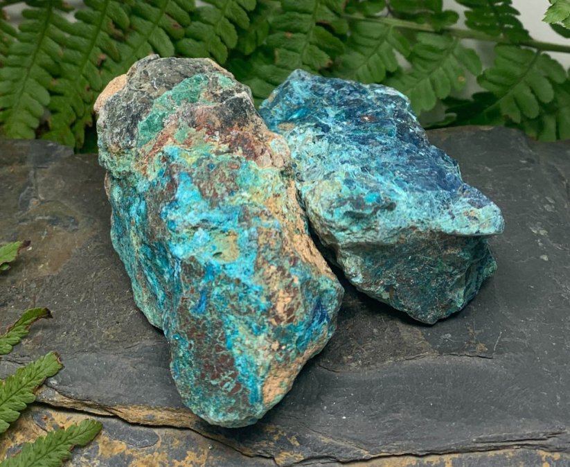 Chryzokol s malachitem - surový - Velikost surového minerálu: M = cca 3 - 4 cm