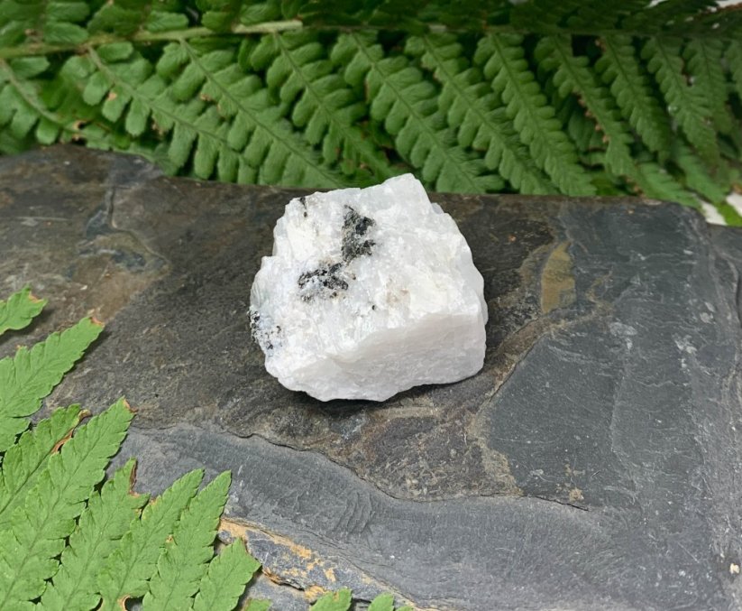 Měsíční kámen surový - Velikost surového minerálu: S = cca 2 - 3 cm