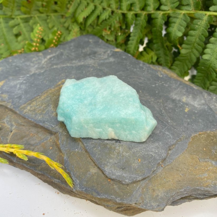Akvamarín surový - Velikost tromlovaného minerálu: XS = cca 1 - 2 cm